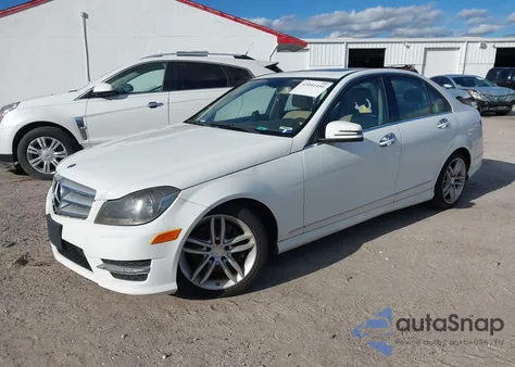 2013 Mercedes-Benz C 300 Sport 4Matic из США, поврежденный, VIN WDDGF8ABXDR276012